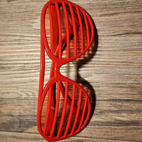 2010s Uv Resistant Red Shutter Sunglasses - Picture 4 of 4